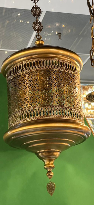 ,لوستر کنار سالنی دیوار کوب و اباژورمراکشی و برنجی