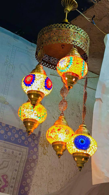 ,لوستر کنار سالنی دیوار کوب و اباژورمراکشی و برنجی